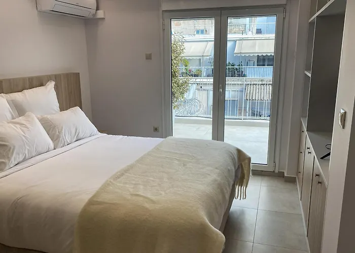 Modern Athens Apartment With Large Private Balcony And Free Parking